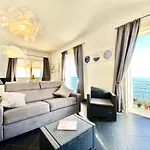 Bright Apartment With Sea View Balcony