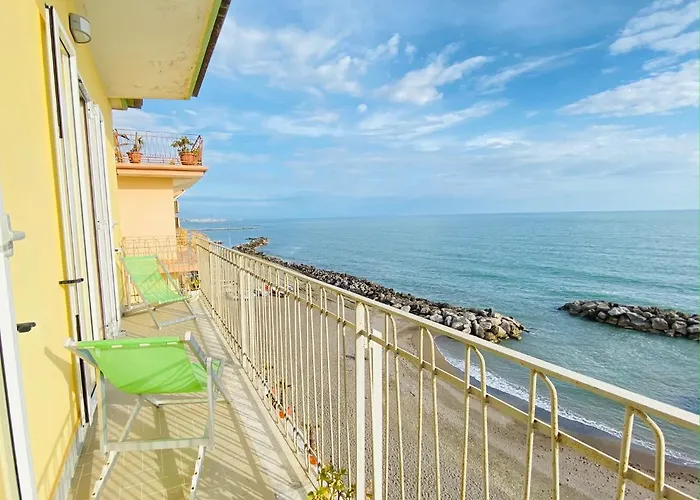 Bright Apartment With Sea View Balcony
