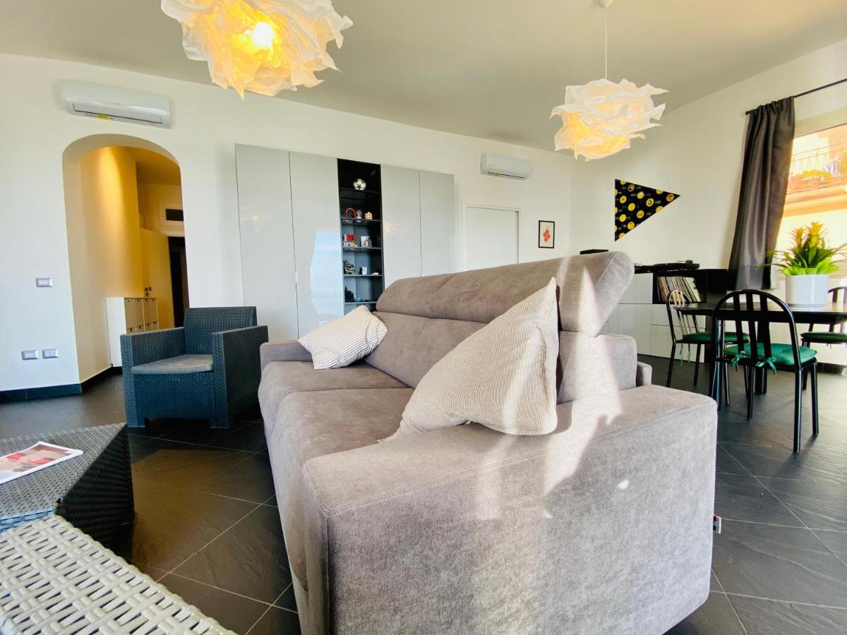 Bright With Sea View Balcony Salerno
