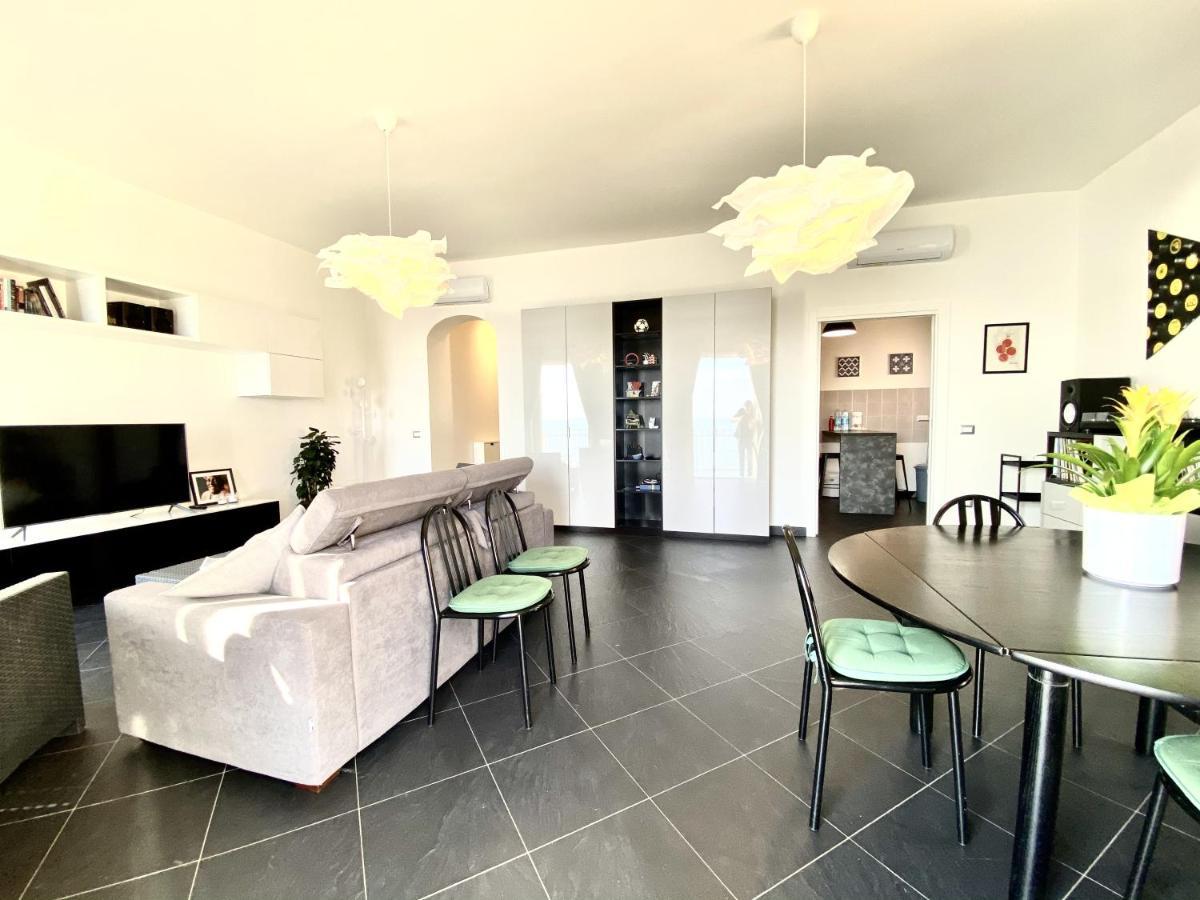Bright With Sea View Balcony Salerno